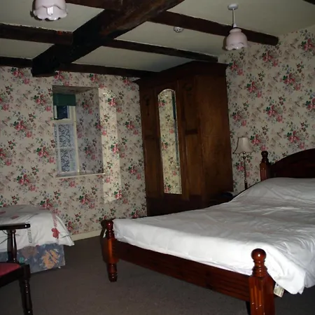Guest house Woodhill House