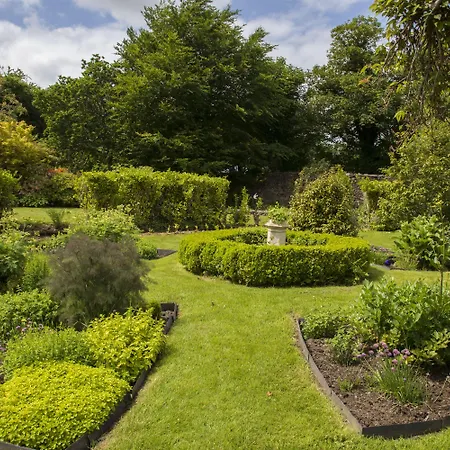 Woodhill House