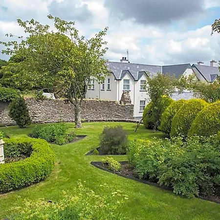 Woodhill House 3*