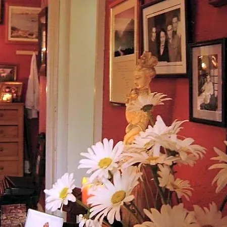 Woodhill House Guest house 3*