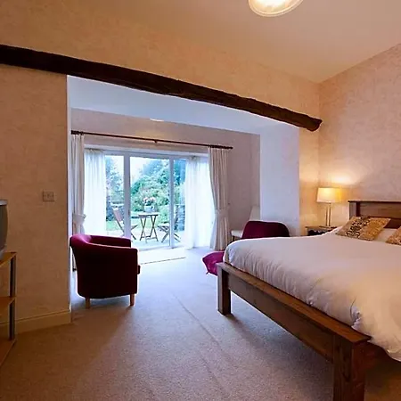 Guest house Woodhill House