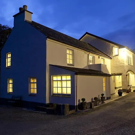 Woodhill House 3*