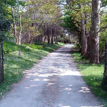 Woodhill House 3*