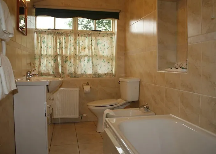 Woodhill House 3* آردارا