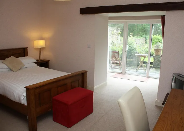 Woodhill House 3*